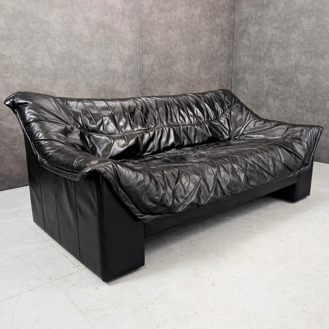 1980s Italian Postmodern Black Leather Duvet Sofa