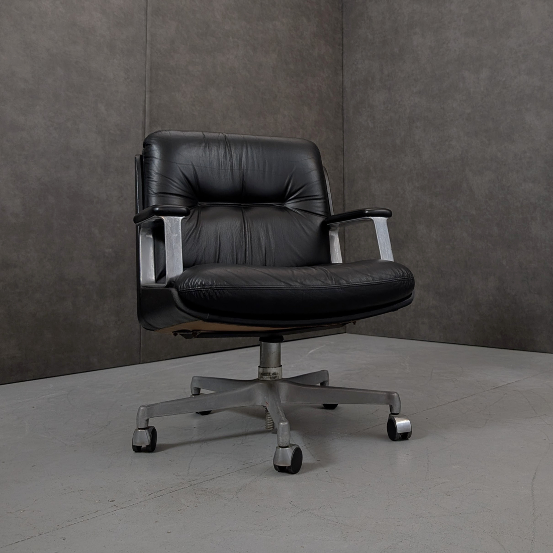 Vaghi Kiruna Black Leather Swivel Chairs Designed 1975 Italy
