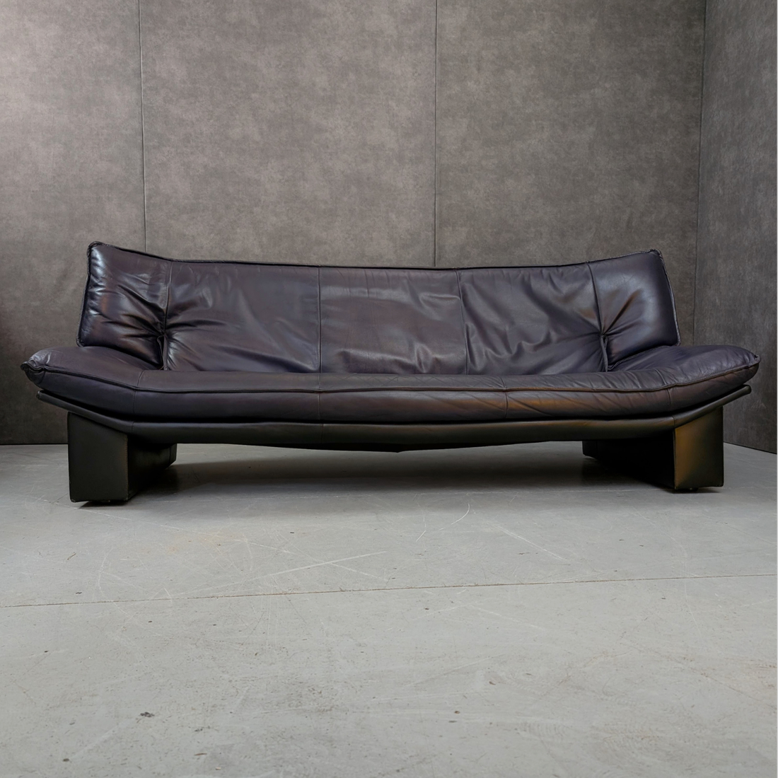 Nicoletti Salotti Ambassador Lounge Suite Italy, 1980s Aubergine Leather