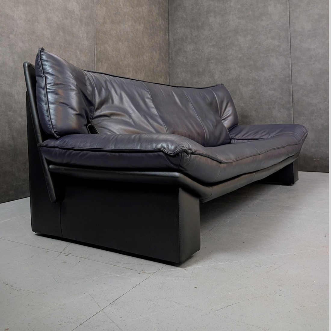 Nicoletti Salotti Ambassador Lounge Suite Italy, 1980s Aubergine Leather