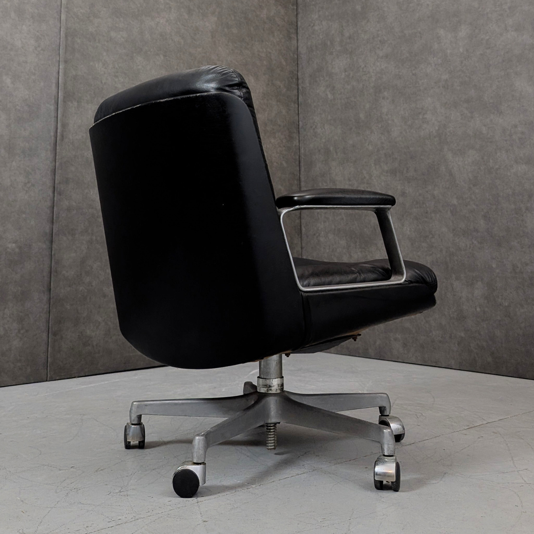 Vaghi Kiruna Black Leather Swivel Chairs Designed 1975 Italy