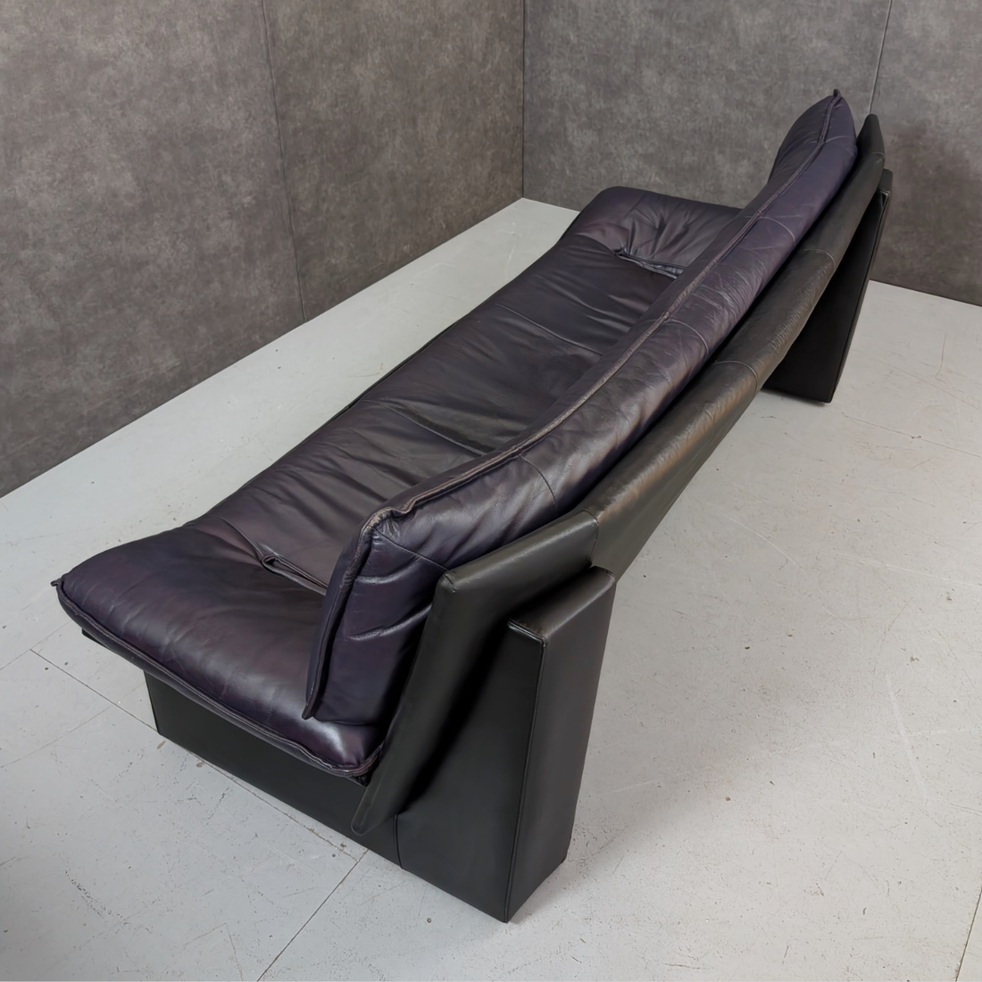 Nicoletti Salotti Ambassador Lounge Suite Italy, 1980s Aubergine Leather