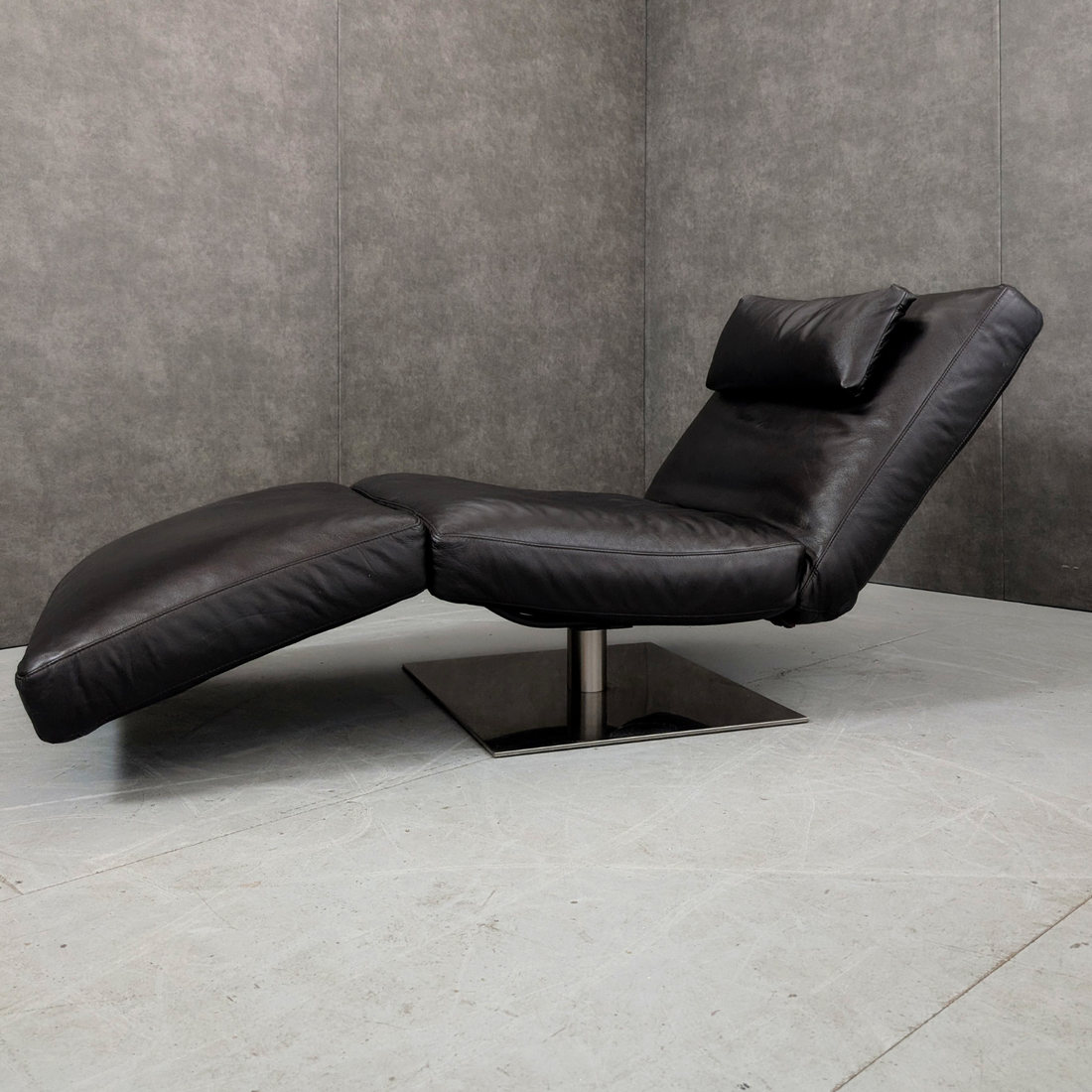 Natuzzi Zeta Adjustable Chaise Lounge in Aubergine Leather, Italy, c. 1990s