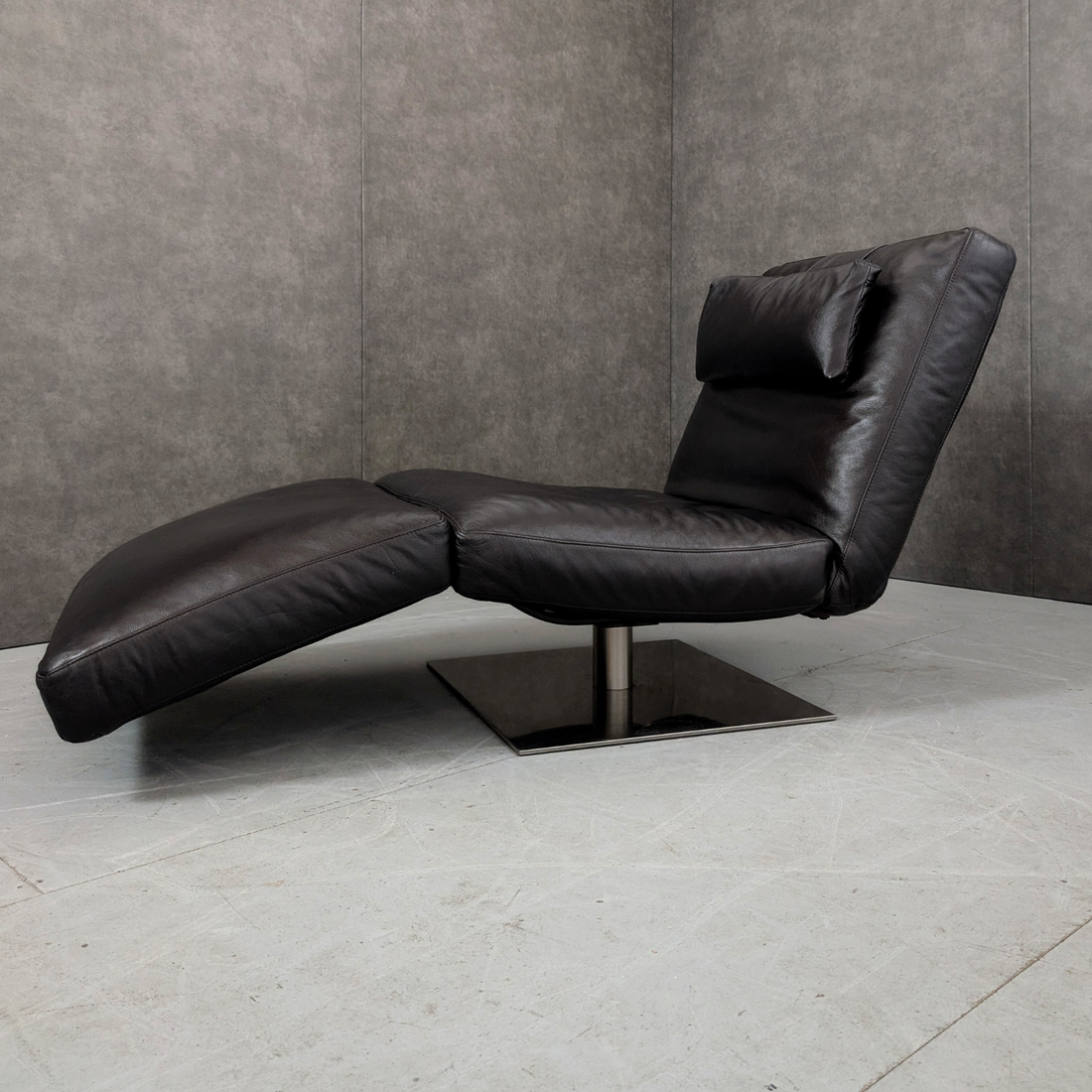 Natuzzi Zeta Adjustable Chaise Lounge in Aubergine Leather, Italy, c. 1990s