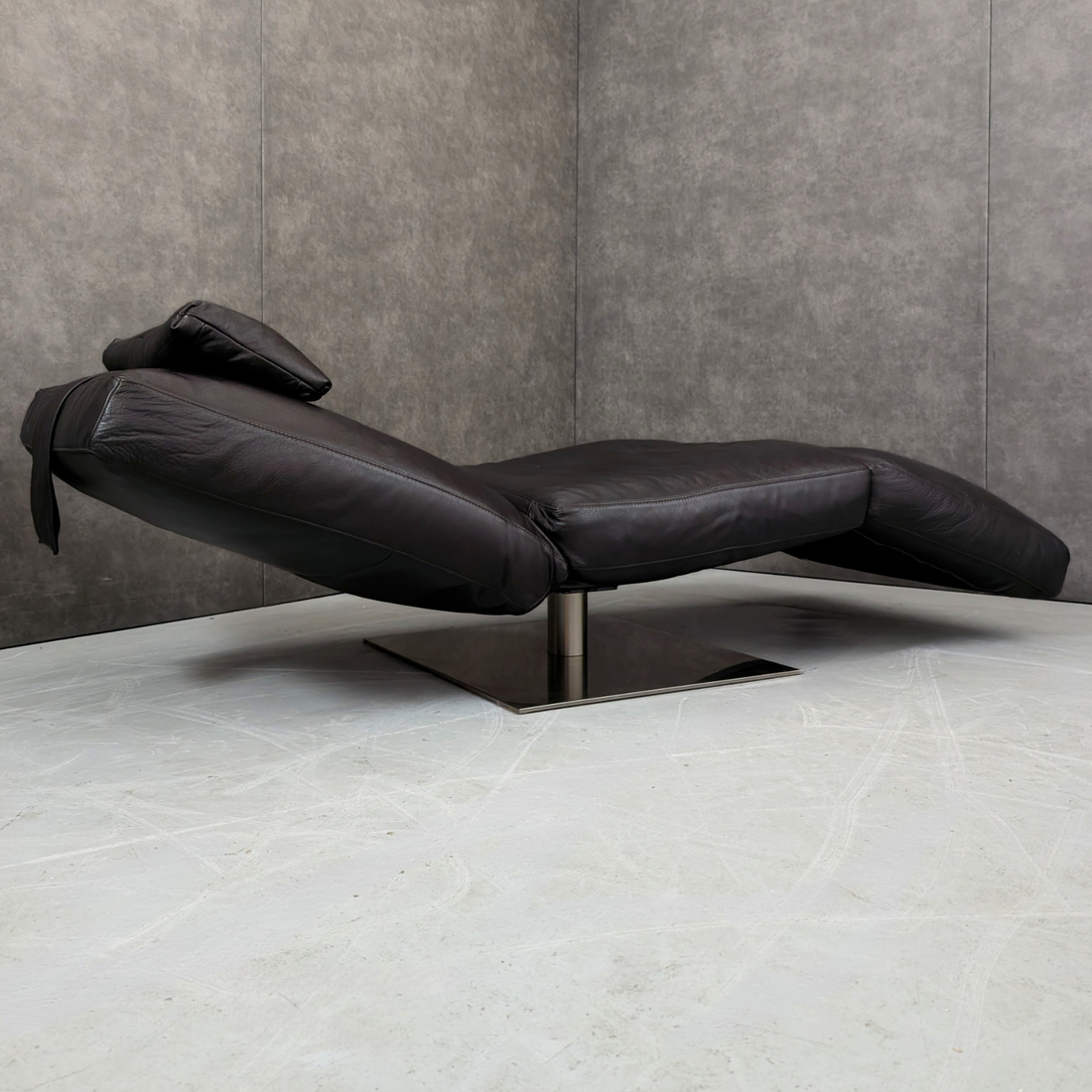 Natuzzi Zeta Adjustable Chaise Lounge in Aubergine Leather, Italy, c. 1990s