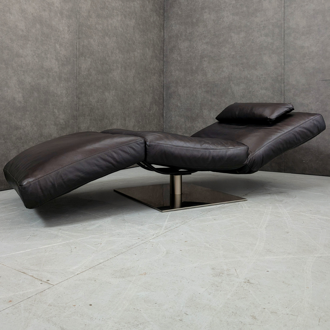 Natuzzi Zeta Adjustable Chaise Lounge in Aubergine Leather, Italy, c. 1990s