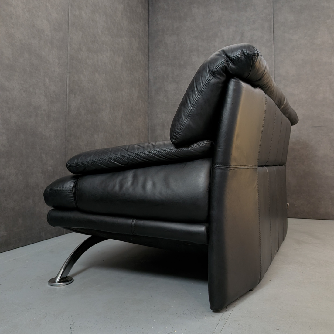 1980s Max Divani Black Leather Two Seat Sofa Made in Italy