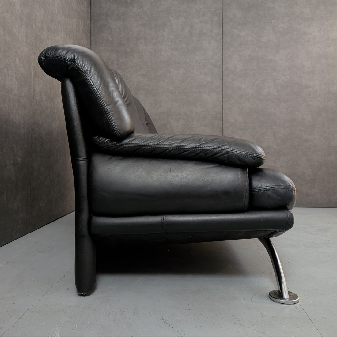 1980s Max Divani Black Leather Two Seat Sofa Made in Italy