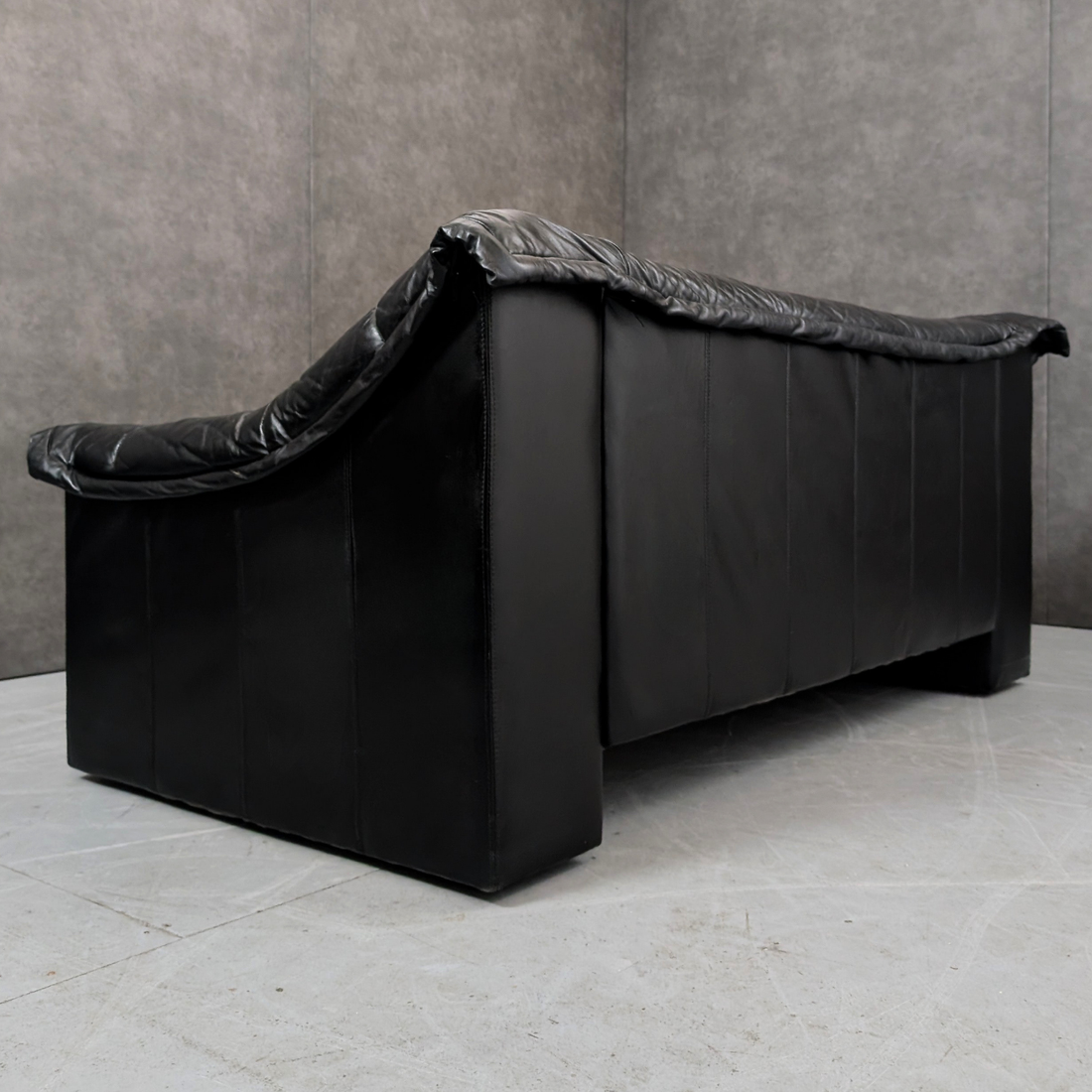 1980s Italian Postmodern Black Leather Duvet Sofa