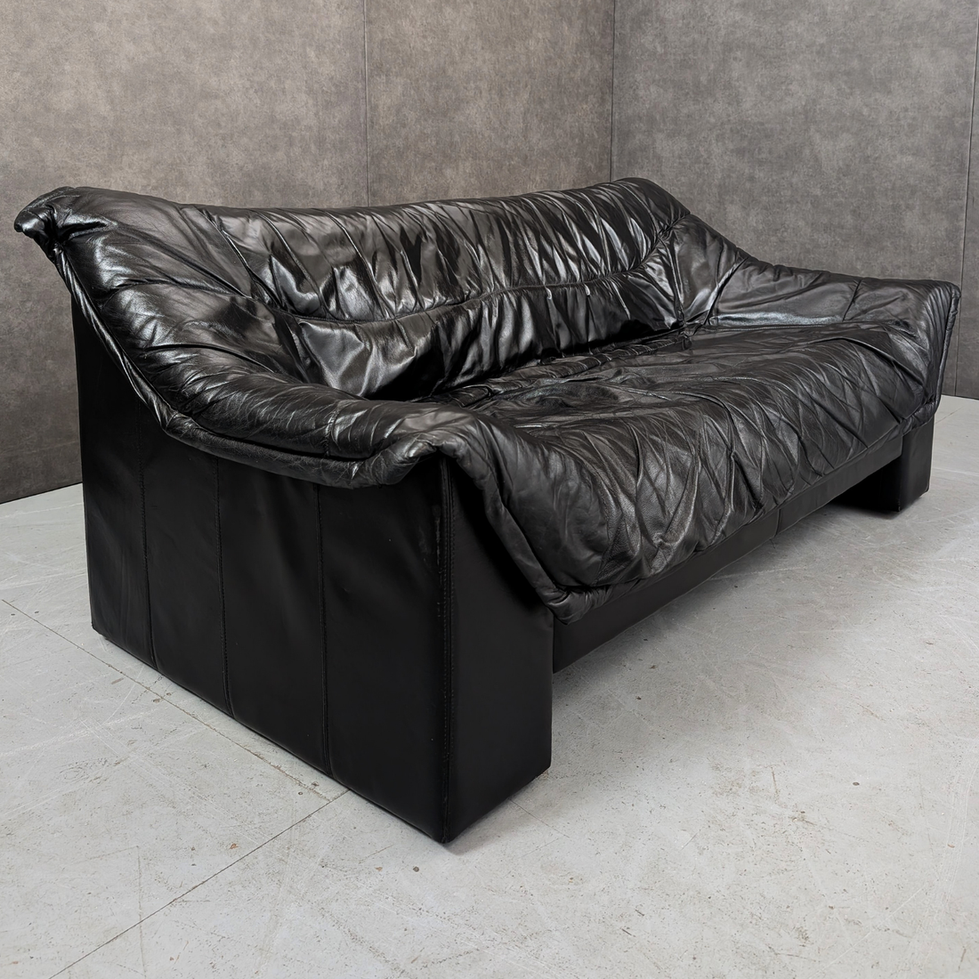 1980s Italian Postmodern Black Leather Duvet Sofa