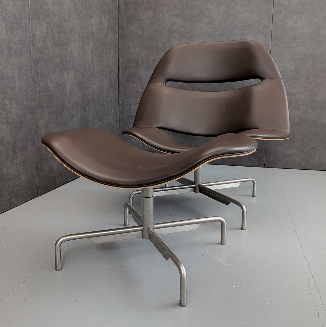 Upper Lips Chair and Ottoman | Piergiorgio Cazzaniga