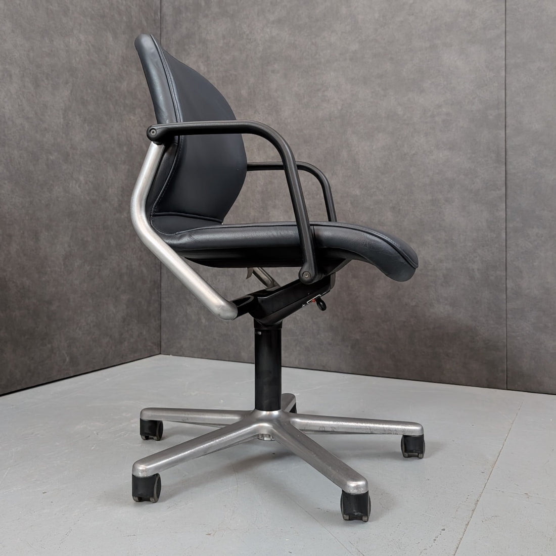 4 x Wilkhahn German Modernist Swivel Chairs in Leather and Cast Aluminium