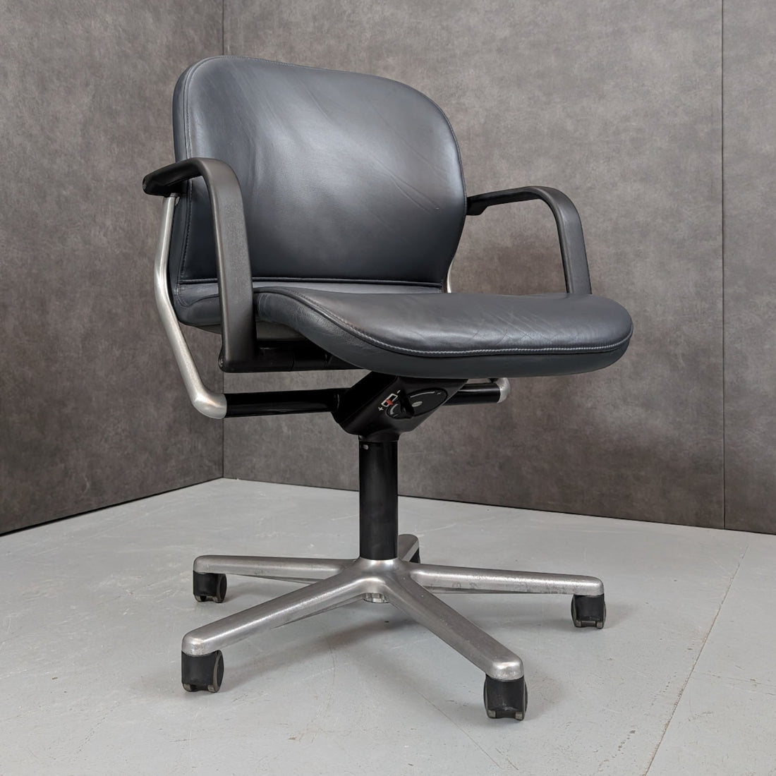 4 x Wilkhahn German Modernist Swivel Chairs in Leather and Cast Aluminium