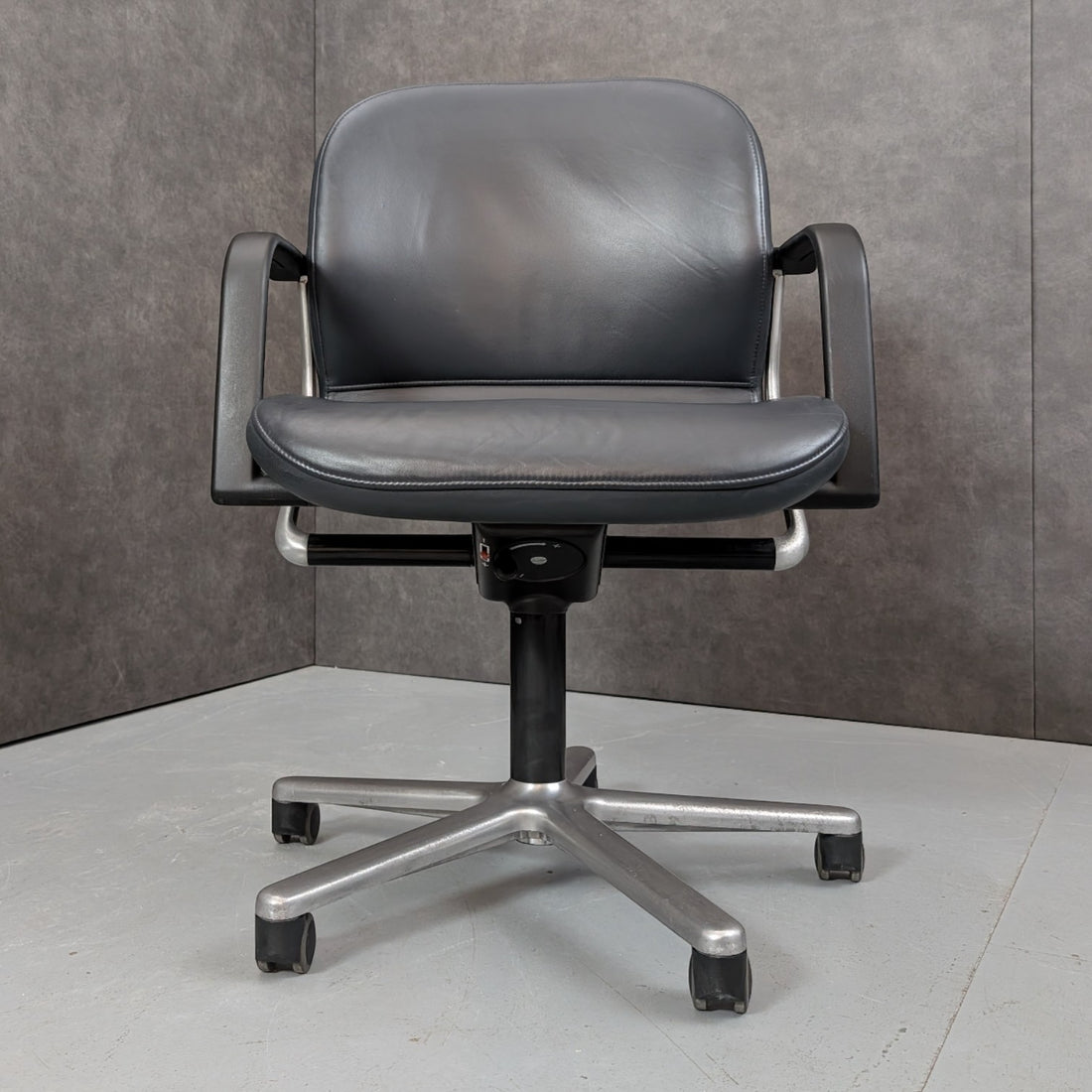 4 x Wilkhahn German Modernist Swivel Chairs in Leather and Cast Aluminium