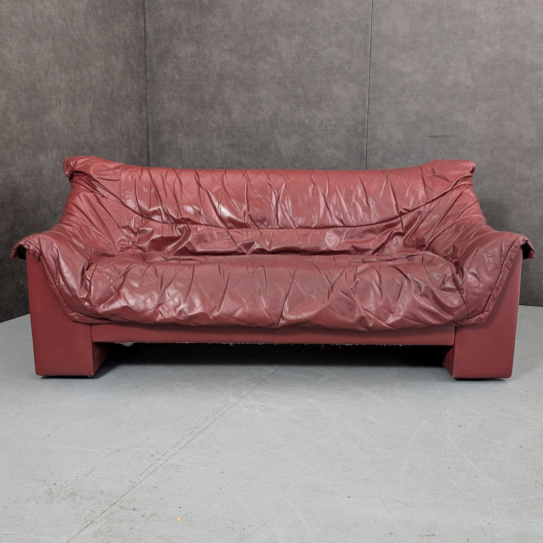 1980s Italian Postmodern Red Leather Duvet Sofa