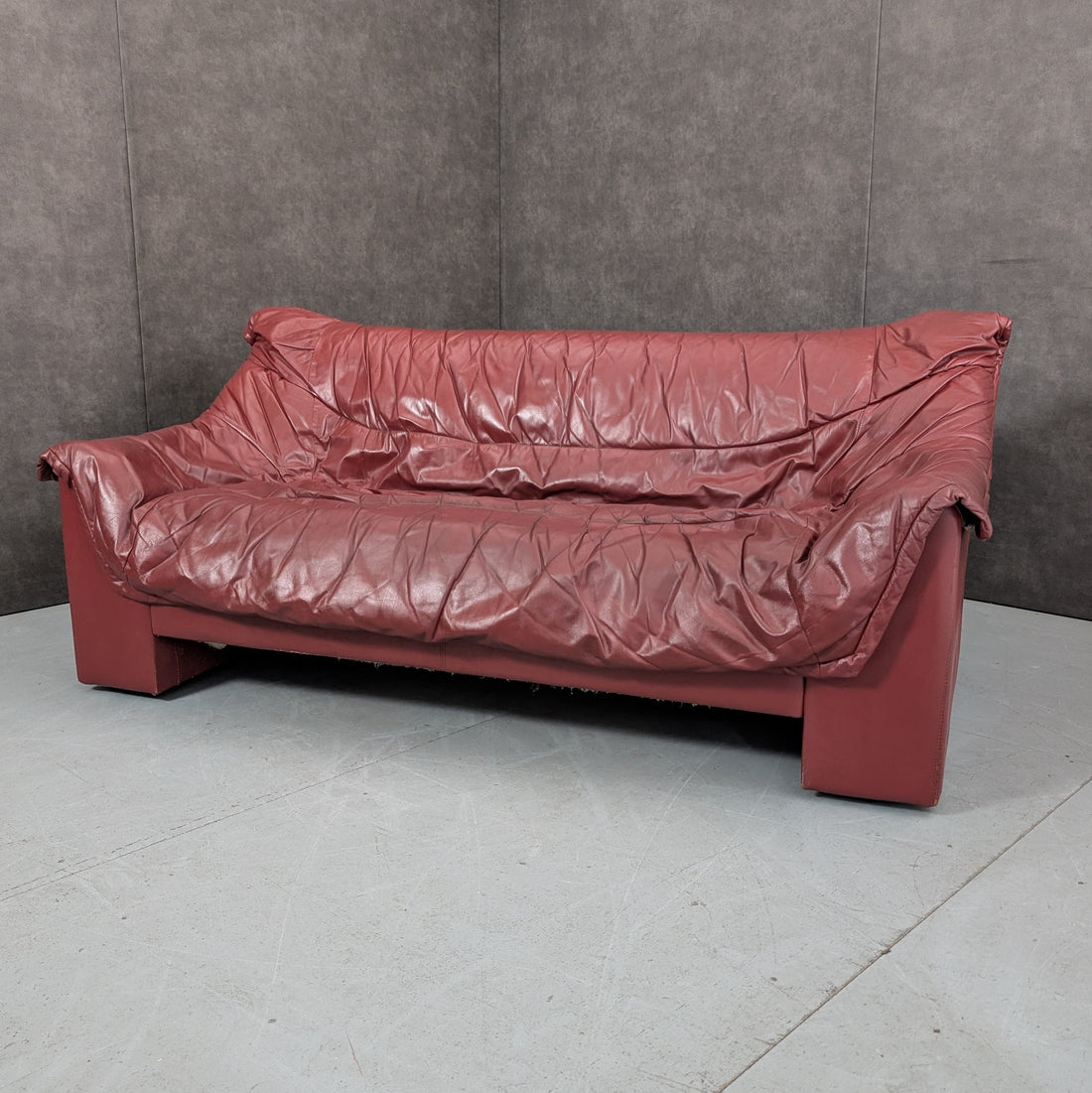1980s Italian Postmodern Red Leather Duvet Sofa