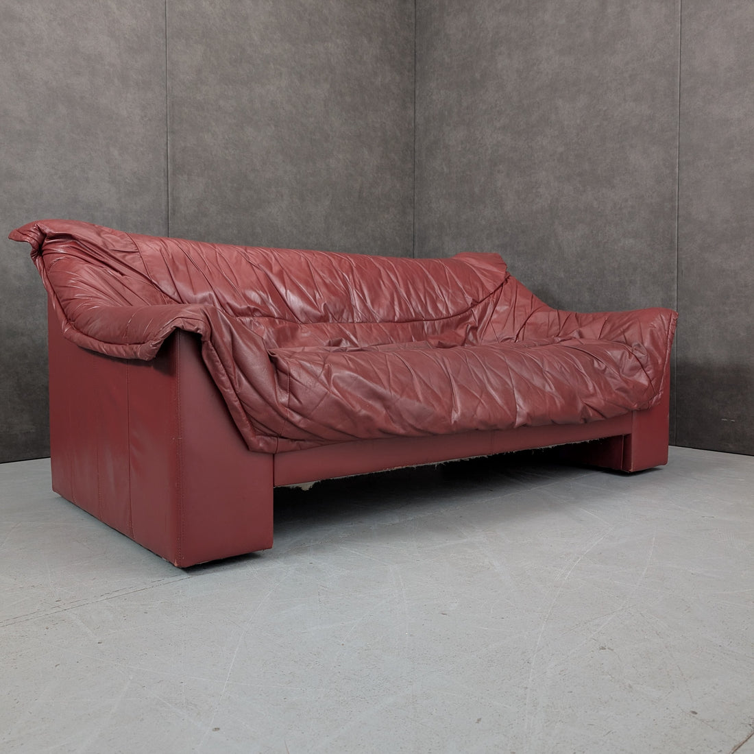 1980s Italian Postmodern Red Leather Duvet Sofa