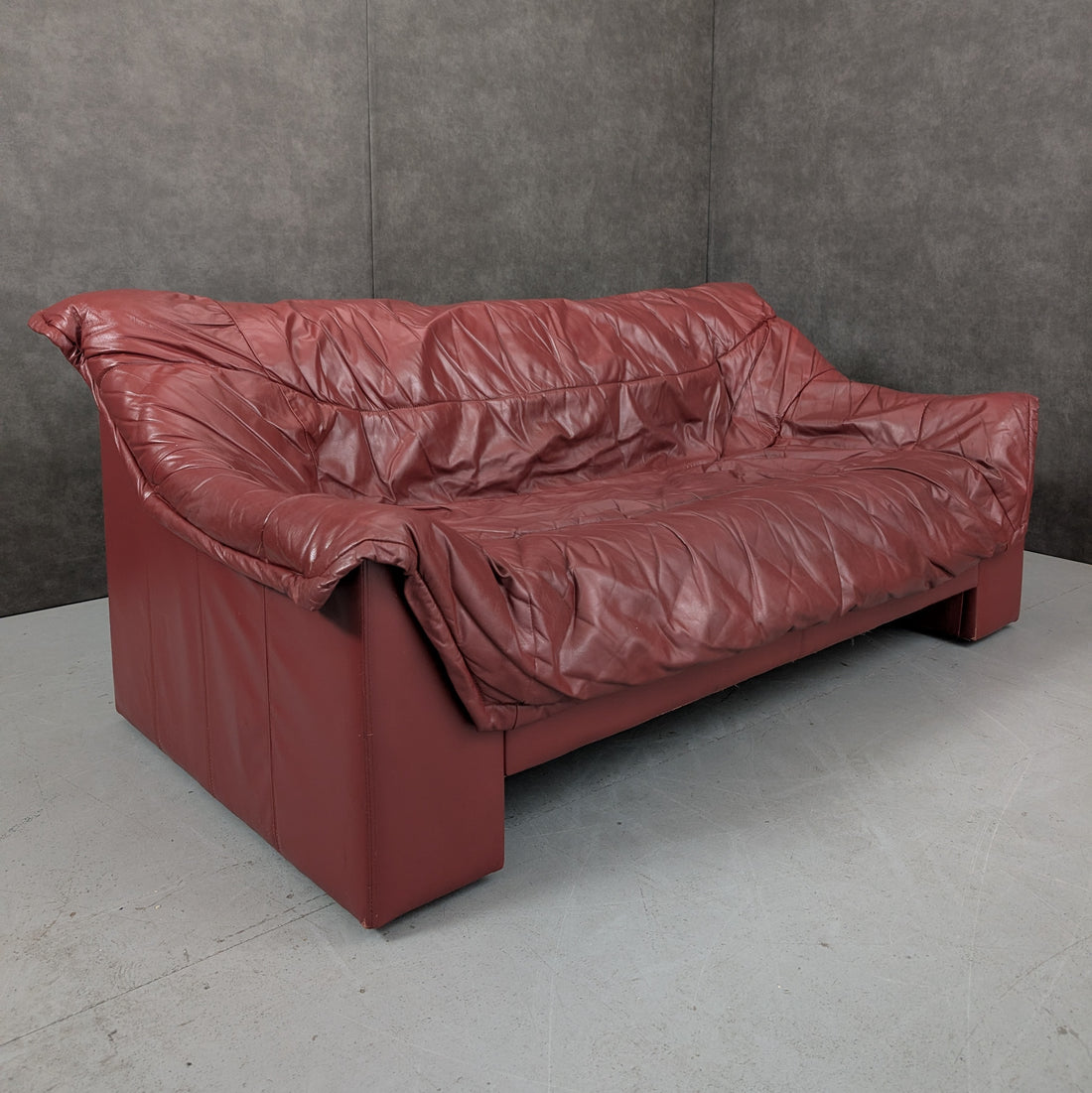 1980s Italian Postmodern Red Leather Duvet Sofa