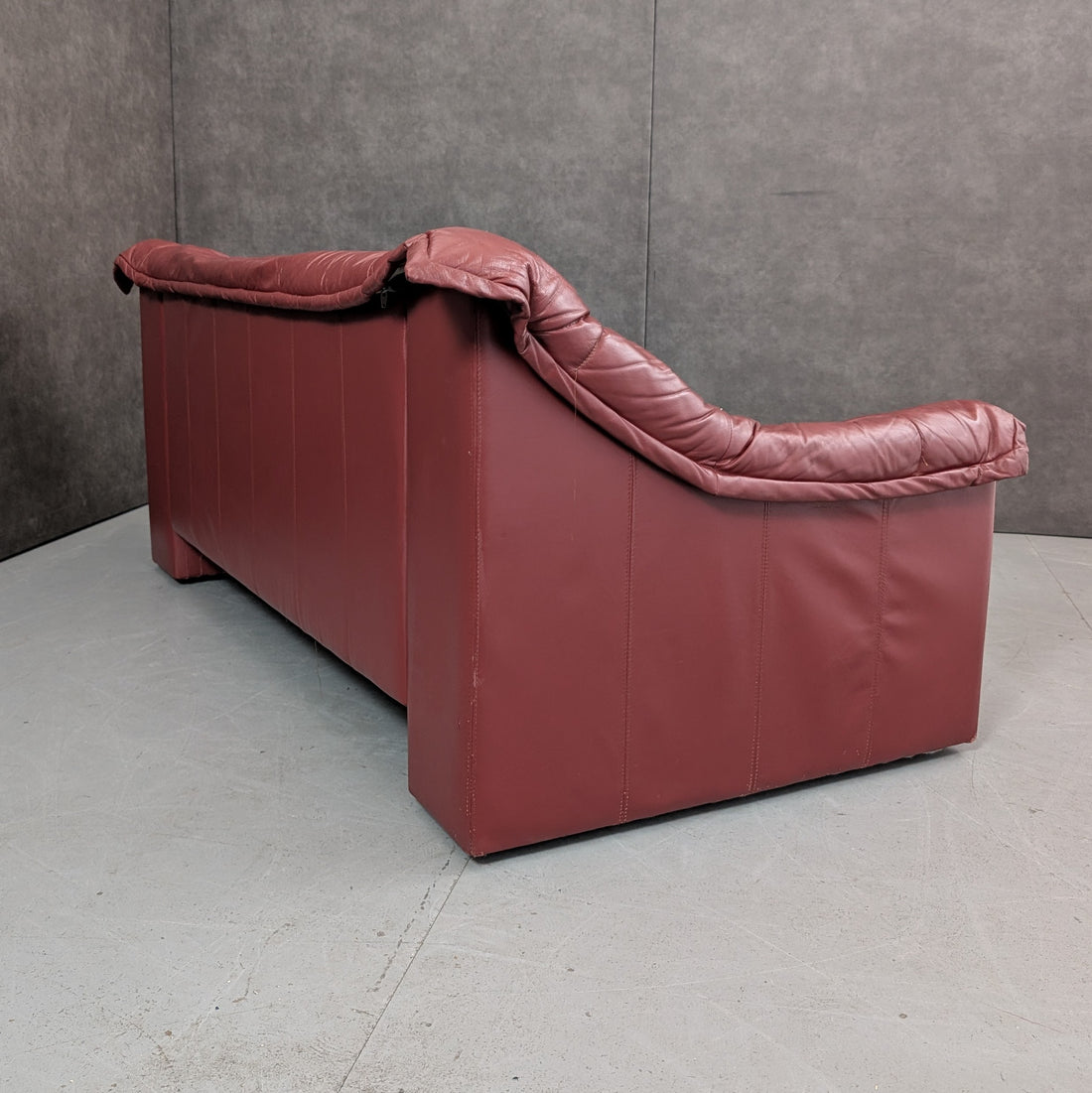 1980s Italian Postmodern Red Leather Duvet Sofa