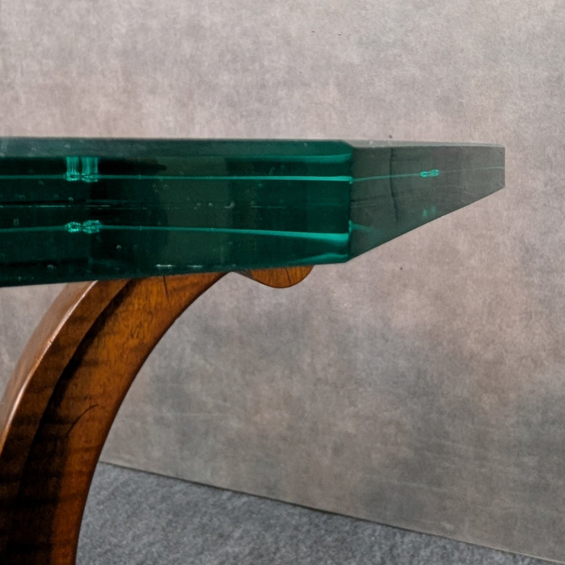 Edge view showing the substantial 19mm thickness of the glass tabletop